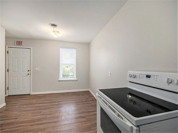 4th image of 2416 S 16th St #7