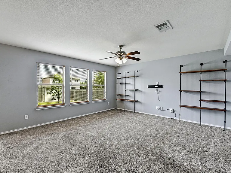 214 Briarwood Dr — Photo 9