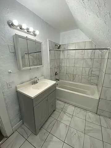 3261 Maplewood Ave — Photo 2
