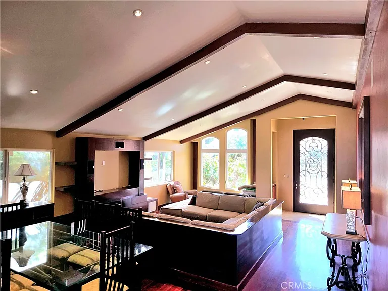 342 Lois Ln — Photo 11