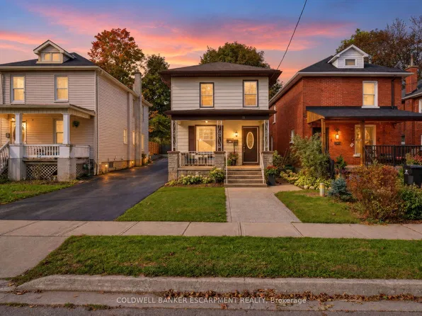 18 Lowrey Ave N, Cambridge, ON N1R 5A2