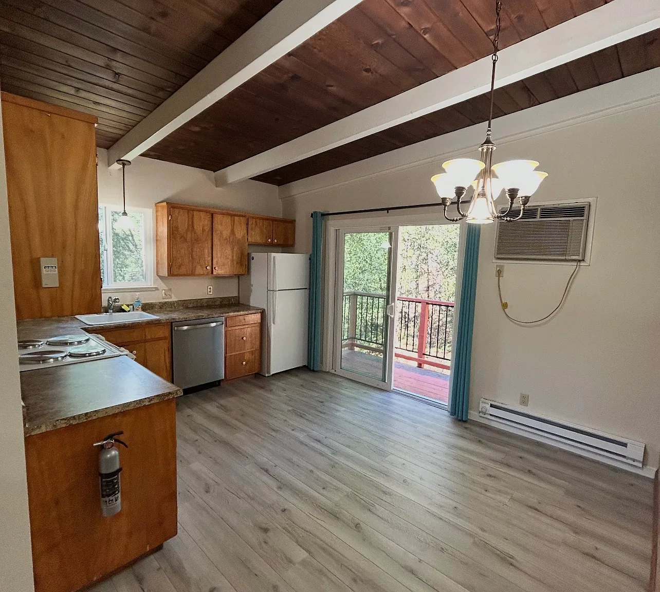 2 bed, 900 sqft, $1,900 — Photo 3
