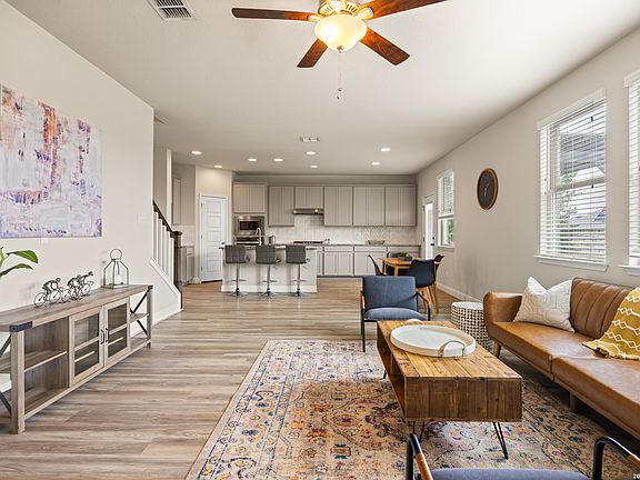 2nd image of 100 Clarendon
