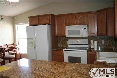 Nice updated kitchen!!