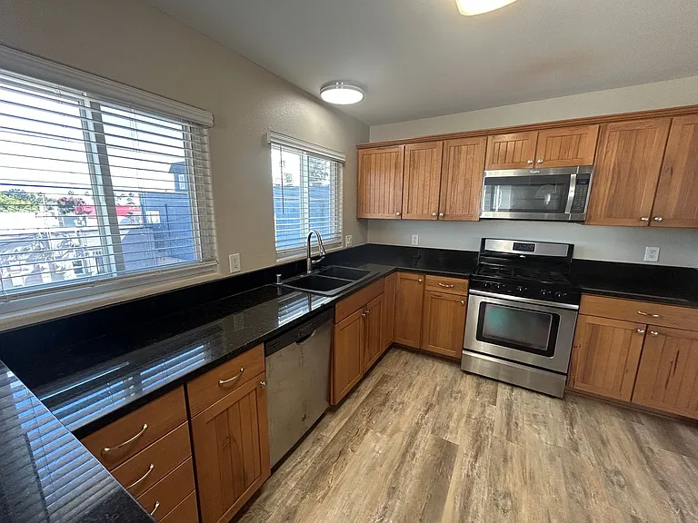 1149-1155 Felspar Street — Photo 18