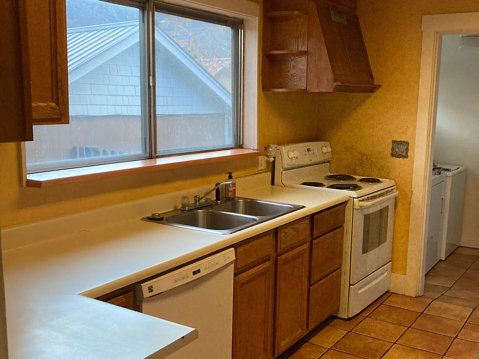 3 bed, 1250 sqft, $2,500 — Photo 3