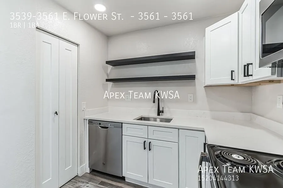 $875-Gorgeous & Modern 1BD/1BA with yard in Dodge Flower Neighborhood! — Photo 3