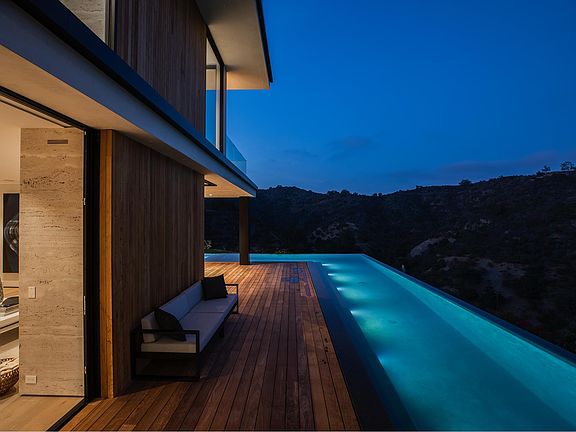 3rd image of 10483 Sandall Ln