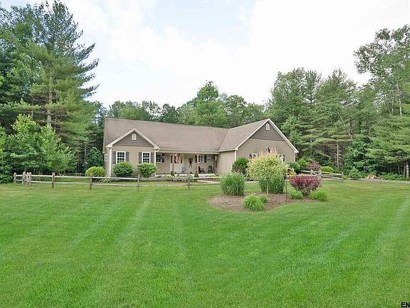 3rd image of 22 Hudson Heights Dr