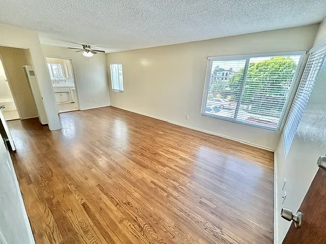 4488 Euclid Ave #6