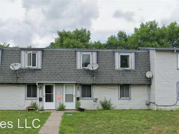 235 26th Ave NE, Minneapolis, MN 55418