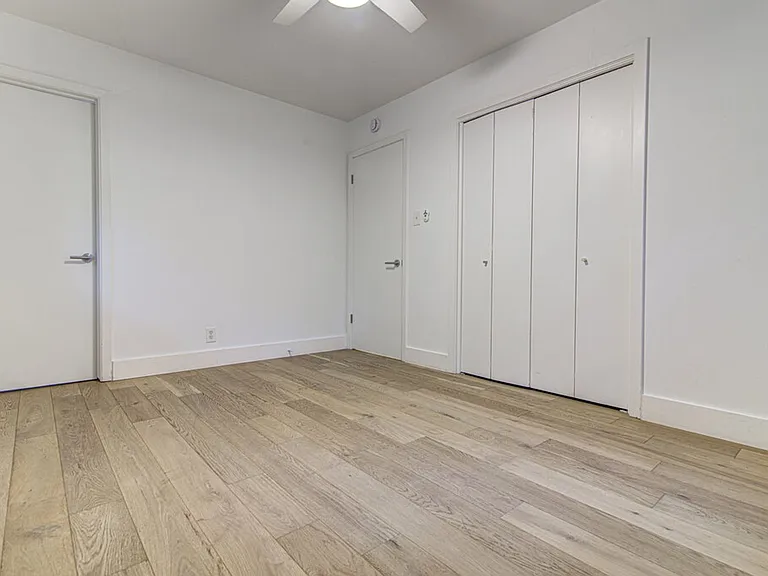 2704 Nottingham Ln — Photo 11