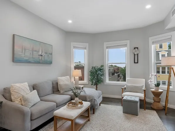 804 E 6th St #2, South Boston, MA 02127