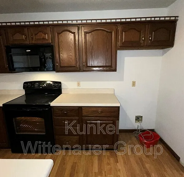 2020 Greenbrier Dr — Photo 8