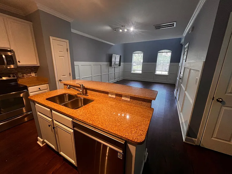 3512 Alexandria Ave — Photo 10