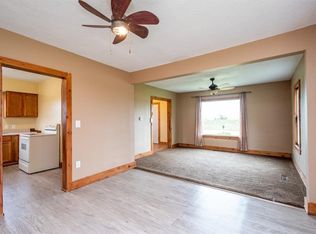 17765 E Main St, Langworthy, IA 52252