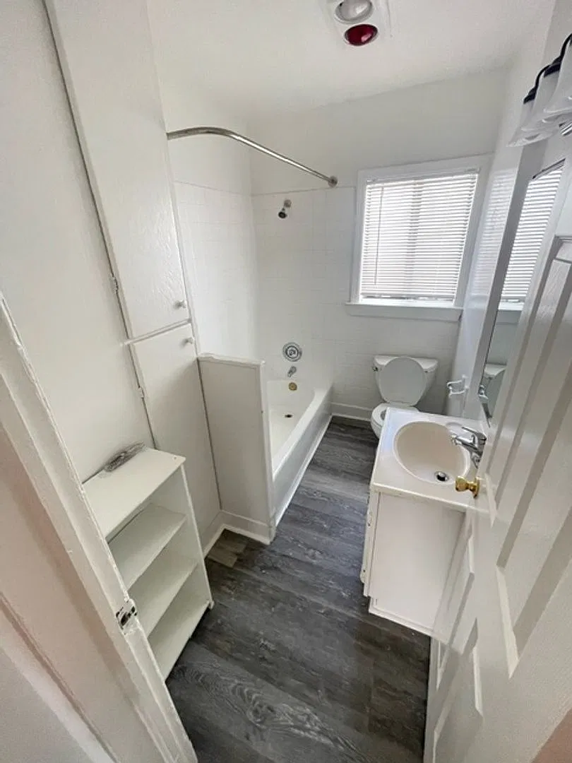 975 Wilson Avenue Unit A — Photo 3