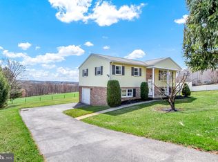 3958 N Rohrbaugh Rd, Seven Valleys, PA 17360