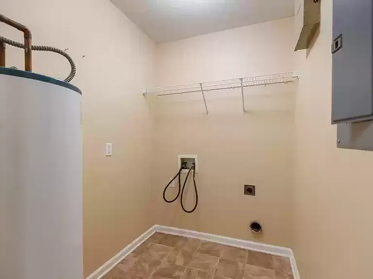 5108 Woodsdale Dr — Photo 15