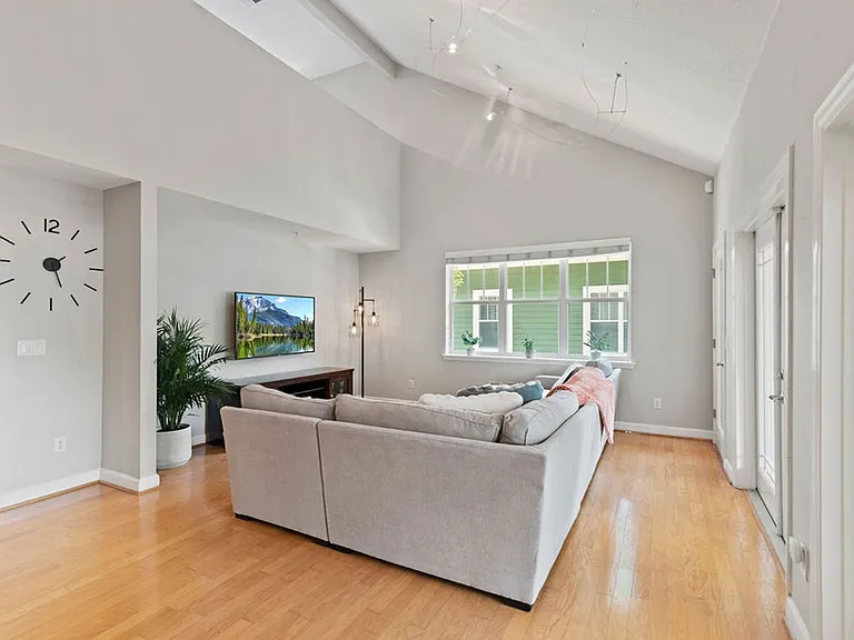 833 N Fern Creek Ave — Photo 6