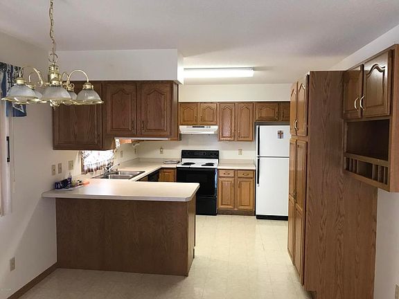 4th image of 214 1st St NE