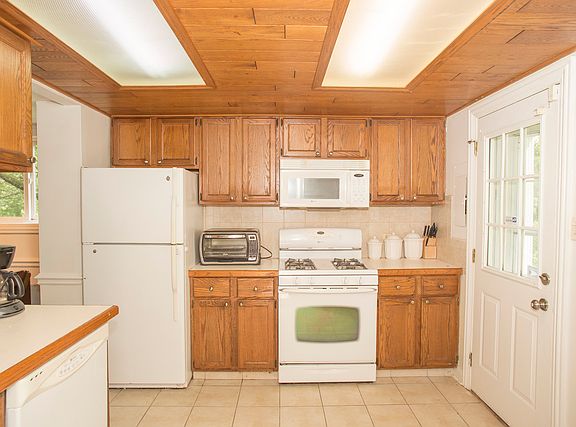 4th image of 524 Meadow Green Ln
