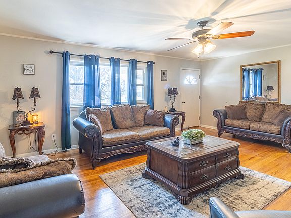 5th image of 614 Elizabeth St