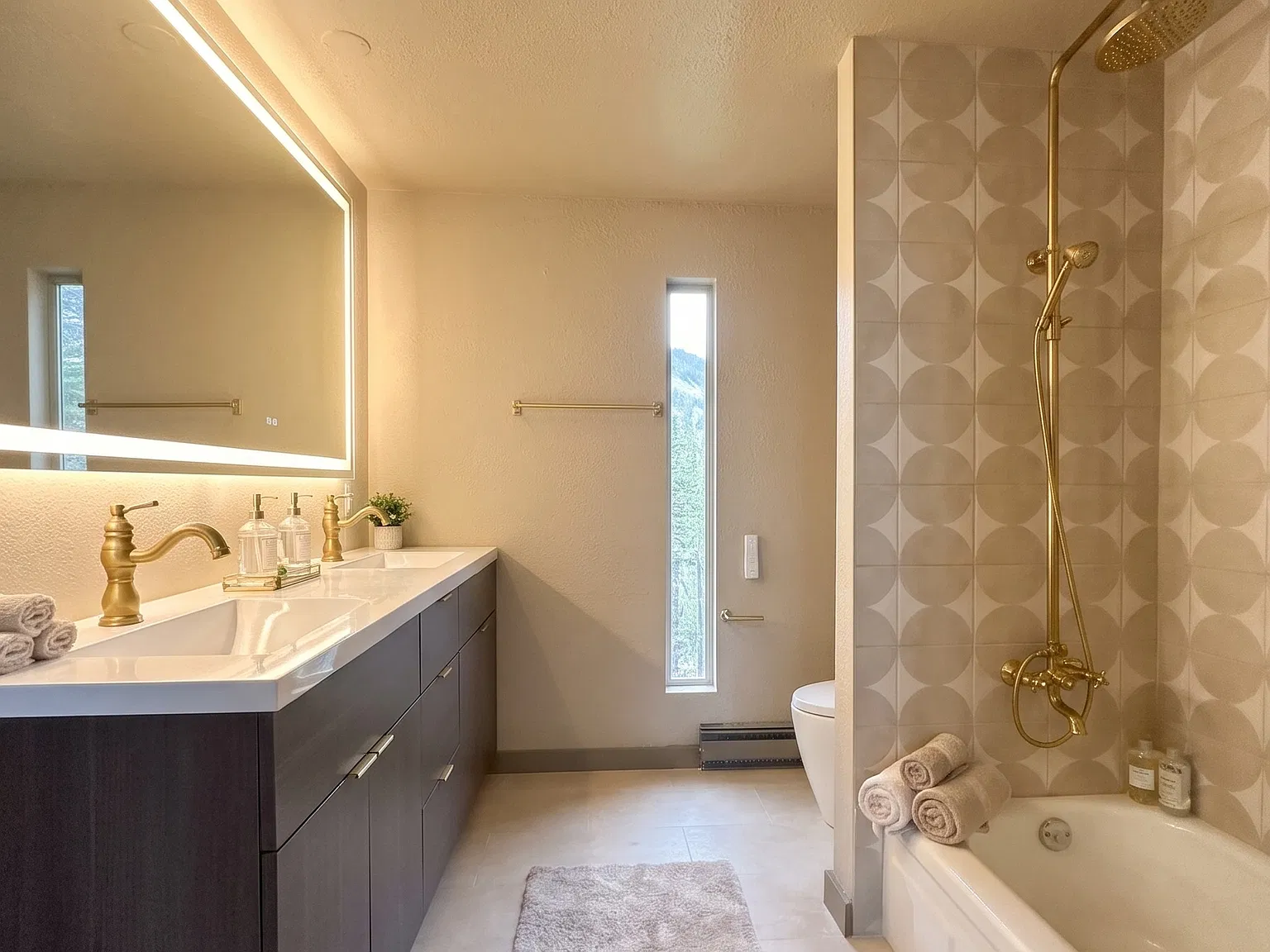5 bed, 2500 sqft, $4,800 — Photo 3