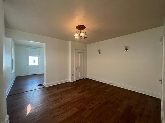 4th image of 3084 Henshaw Ave