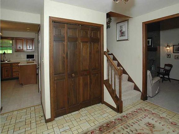 2nd image of 4016 Duchess Ct