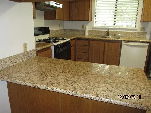 2 bed, 1.5 bath, 952 sqft, $3,495 — Photo 2
