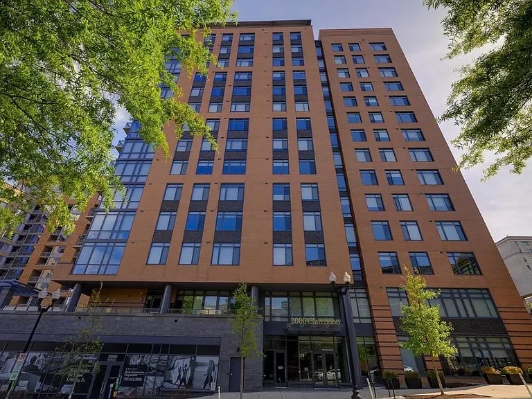 2000 Clarendon Blvd #303 — Photo 2