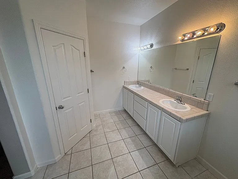 1249 N Julieann Ct — Photo 23