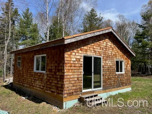 3414 6th St, Mohawk, MI 49950
