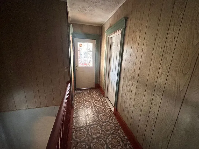 314-316 Capen St #2 — Photo 11