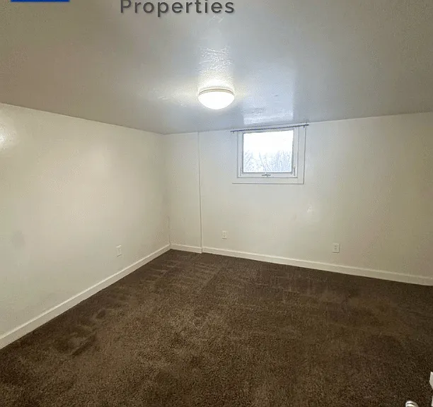 Cute 2 bedroom 1 bathroom apartment with convenient, central location — Photo 9