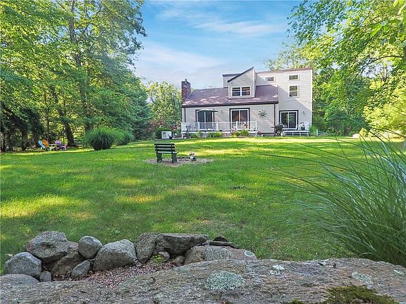 5th image of 163 Parkwood Dr