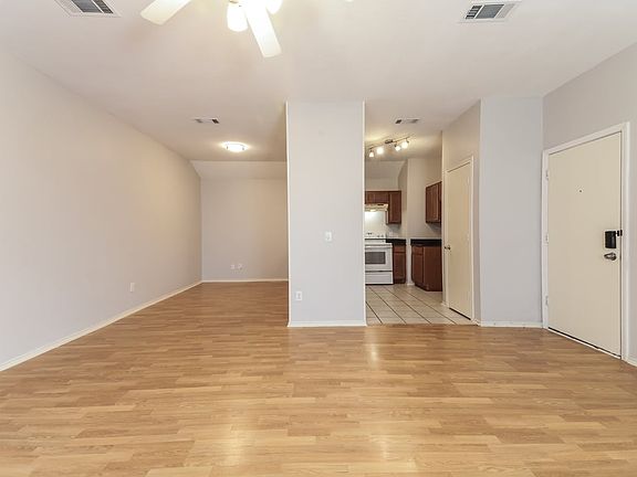 3rd image of 441 Fleming St