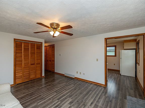 5th image of 612 Baldwin Ave
