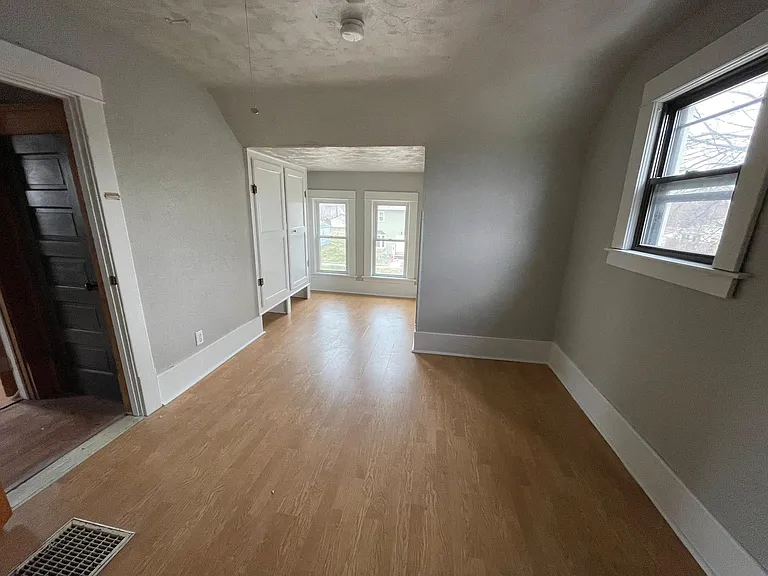605 SW Walnut St — Photo 4