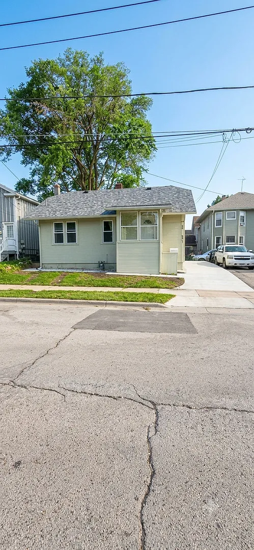 2 bed, 732 sqft, $2,200 — Photo 1