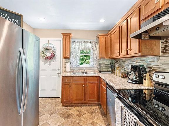 5th image of 639 Lilla Dr SW