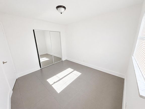 4th image of 719 SW 7th St #2