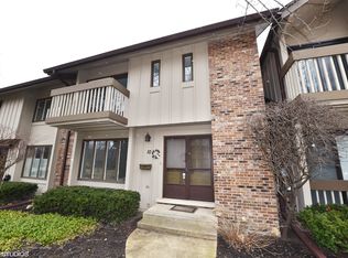 10 Kane Ct, Willowbrook, IL 60527