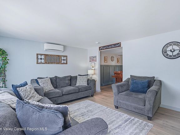 5th image of 113 W Chestnut Street