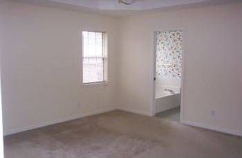 4th image of 552 Oak Chase Dr