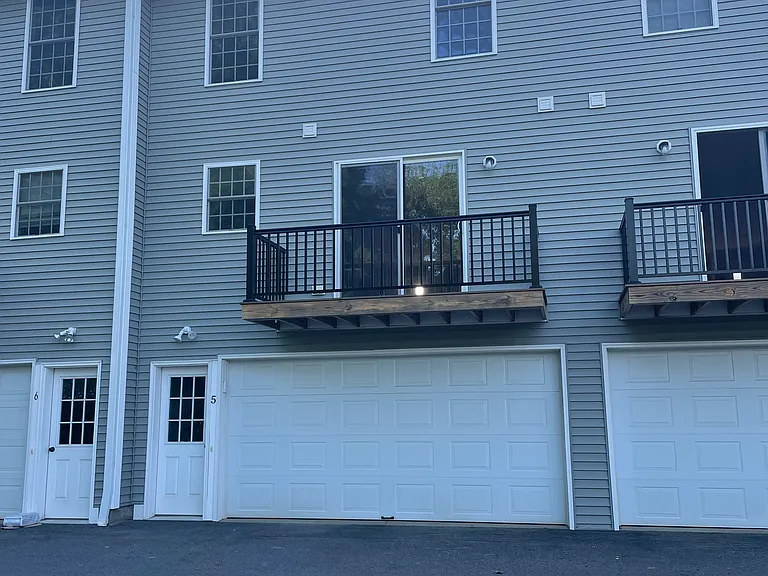 30 Brook St #5 — Photo 2