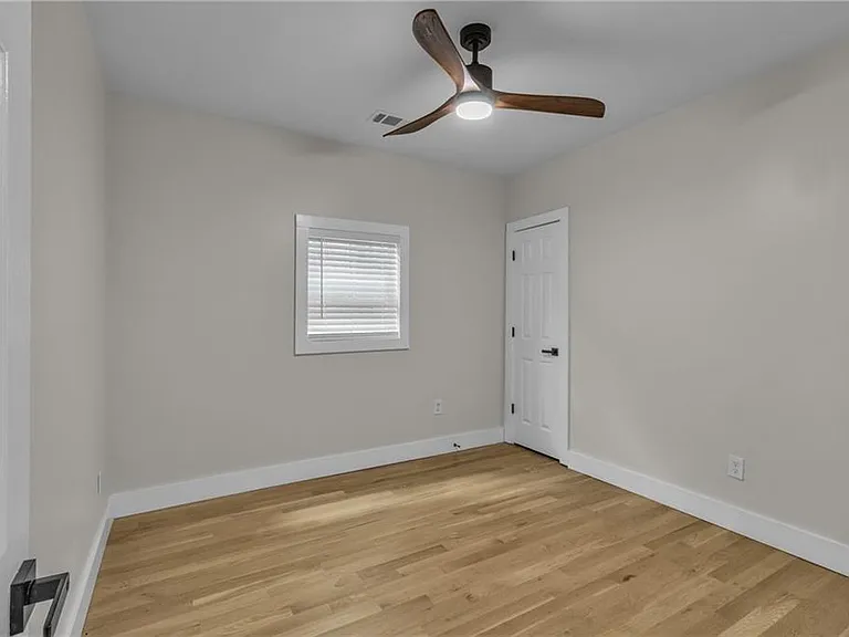 575 Martin St SE — Photo 8