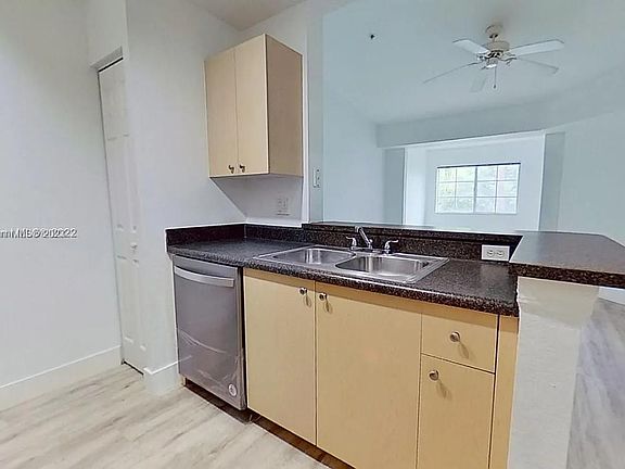 3rd image of 2544 Centergate Dr APT 303