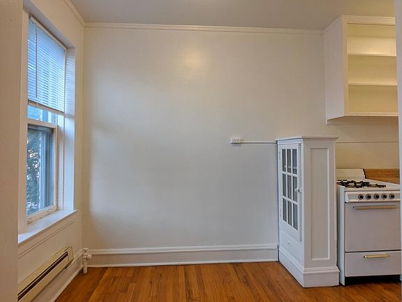 3rd image of 4625 N Paulina St #409